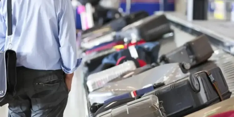 Las agencias de viajes reclaman que los residentes puedan llevar una pieza pequeña y una maleta de mano gratis en el vuelo