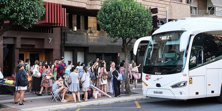 Dos agencias que ofrecían el 'playabús' retoman el servicio, aunque modificado