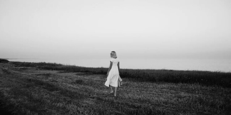 The 9 Major Benefits of Walking After Dinner