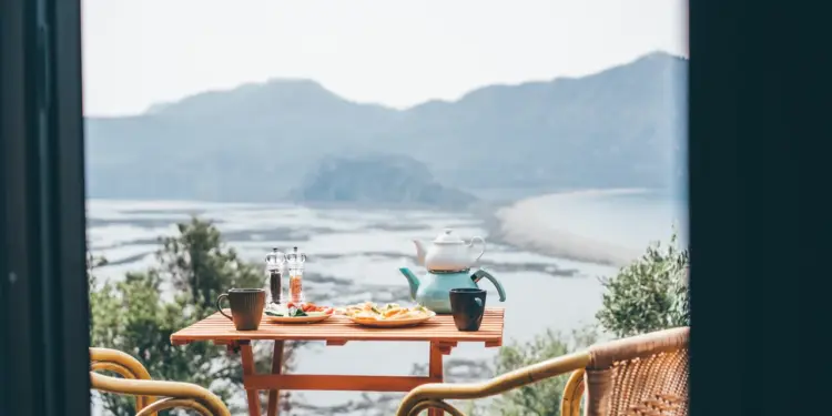Your Meal Times Might Be Giving You “Metabolic Jet Lag”