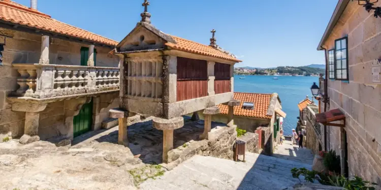 Los cinco finalistas a pueblo más bonito de septiembre están en Galicia: «pueden verse como una metáfora del mundo»