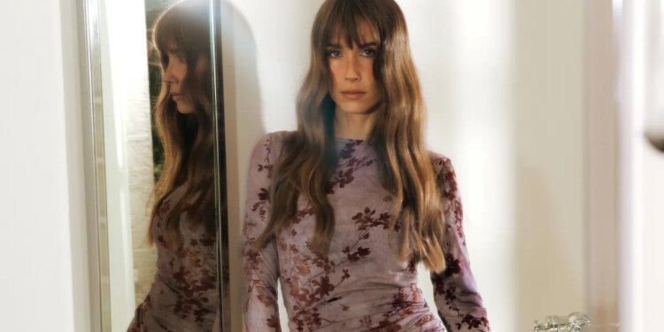 María Pombo habla en exclusiva para Vogue: “Hay veces que normalizamos cosas que pasan y que no son normales”