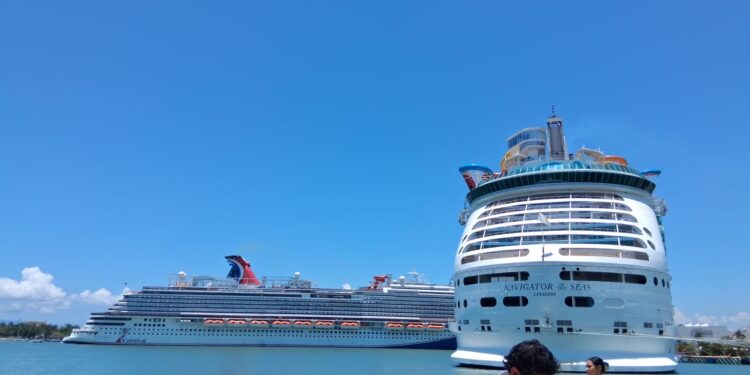 Llegan a Vallarta más de 10 mil pasajeros y tripulantes en 2 cruceros