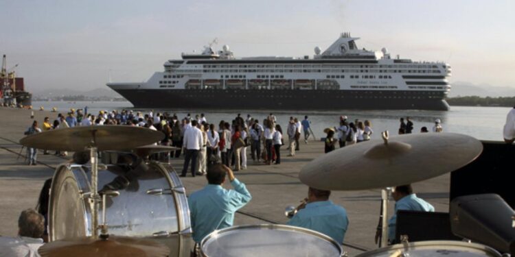 Mazatlán estima 25 millones de pesos de derrama por cruceros