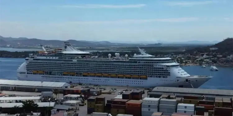 Mazatlán sigue conquistando a los cruceristas; recibe a más de 3 mil 400 turistas