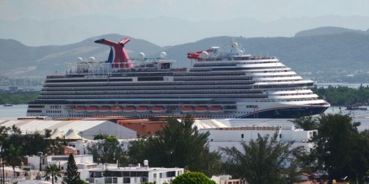 Mazatlán recibe al Carnival Panorama y prevé derrama económica de 7.2 millones - Almomento