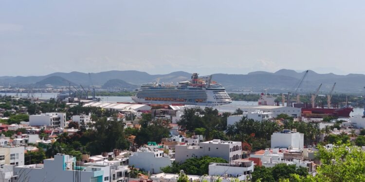Mazatlán consolida su liderazgo en el turismo naviero con la llegada del “Navigator Of The Seas”