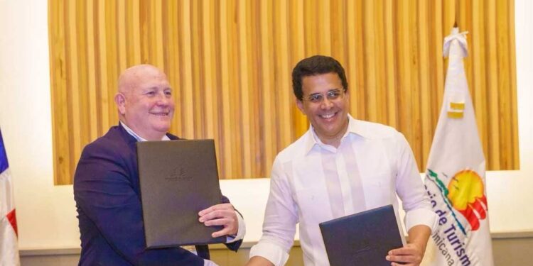 Ministro Collado firma acuerdo con ITF para fortalecer de la Movilidad Turística Sostenible • Periódico Digital Centroamericano y del Caribe