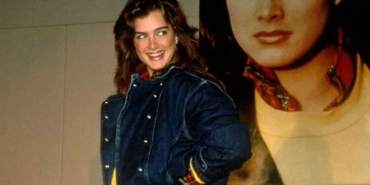 Mom jeans de los 80: cómo lucirlos con botines negros en septiembre 2026