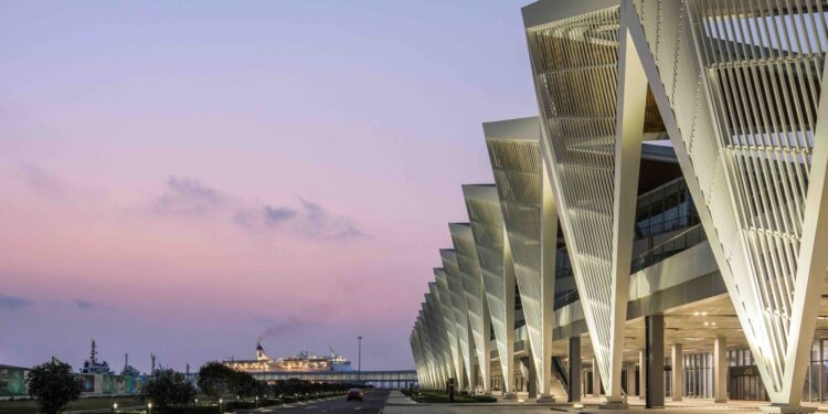 Galería de Terminal de cruceros de Qingdao / CCDI - MOZHAO Studio + CCDI JING Studio