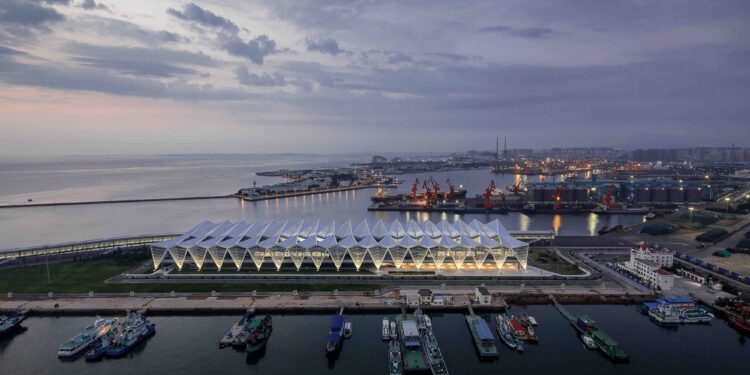 Galería de Terminal de cruceros de Qingdao / CCDI - MOZHAO Studio + CCDI JING Studio