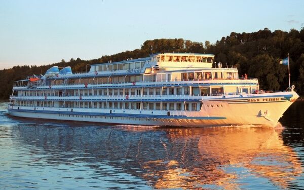Rusia: Lanzan crucero temático Río del Tiempo con marca de relojes Slava a bordo del Ilya Repin