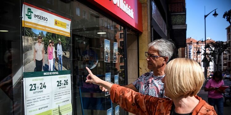Los viajes del Imserso 2026-2027 ya preparan temporada: quién puede pedirlos y destinos en Andalucía