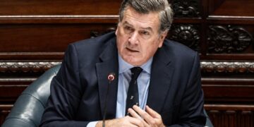 “Diplomacia parlamentaria”: Pedro Bordaberry propuso prohibir viajes de legisladores y funcionarios a cargo del erario publico