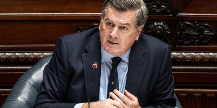 “Diplomacia parlamentaria”: Pedro Bordaberry propuso prohibir viajes de legisladores y funcionarios a cargo del erario publico