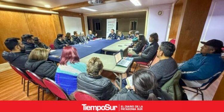 Puerto Williams articula a servicios públicos y la comunidad de cara a la temporada estival de cruceros