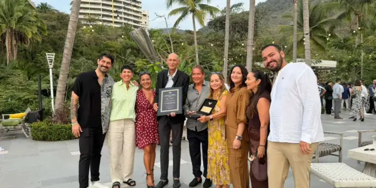 Homenajean a Robert Kistner por más de 40 años en la industria turística