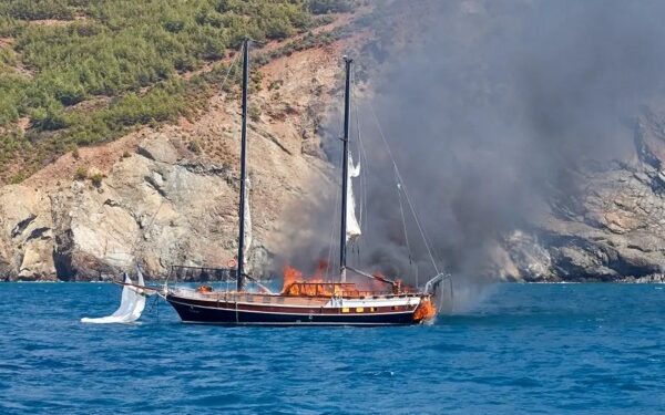 Evacúan a 115 pasajeros de crucero en Turquía por incendio
