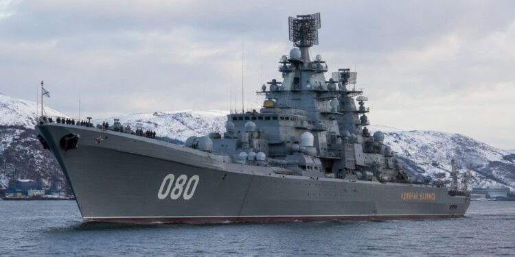 Recreación del crucero nuclear ruso Almirante Najímov navegando tras su extensa modernización
