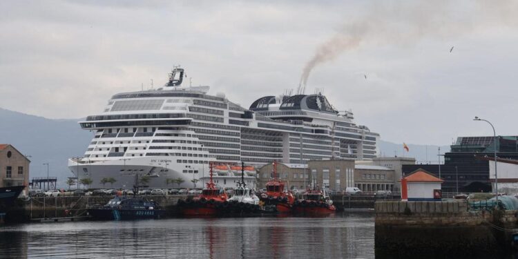 El «MSC Virtuosa», en Vigo.