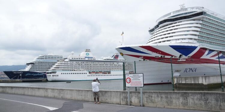 Tres cruceros gigantes se reúnen en el Puerto de Bilbao