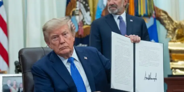 Trump firma decreto para frenar turismo de ciudadanía en Estados Unidos