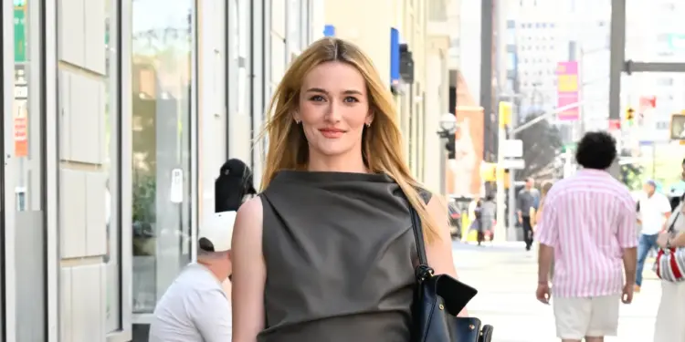 Sarah Pidgeon Offers a 2026 Take on ’90s Minimalism