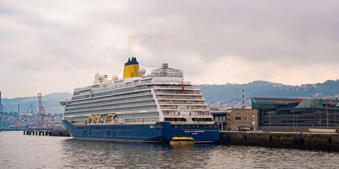 Crucero «Spirit of Adventure» durante su escala en Vigo.