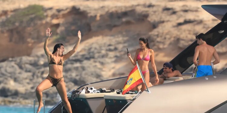 I, Too, Would Like to Vacation With the Lipas