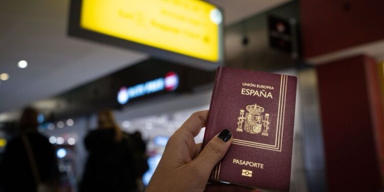 ¿Viajas fuera de España? Esto es todo lo que debes saber