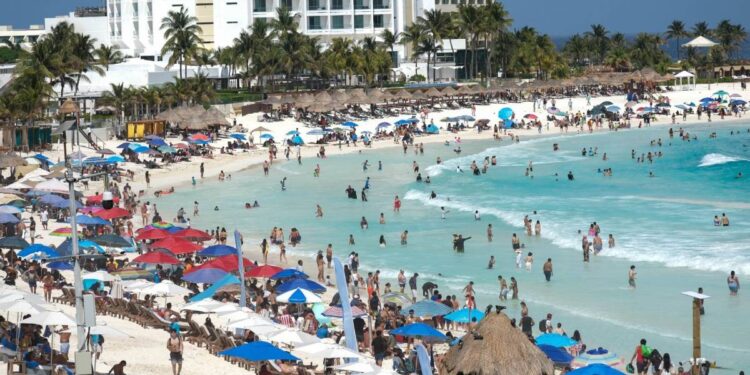 Antes de reservar un servicio turístico, consumidores deben revisar precios, condiciones y políticas de cancelación.