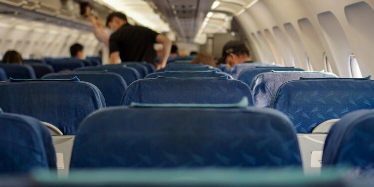 ¿Una fila con el asiento del medio vacío? Una aerolínea va a hacerlo realidad