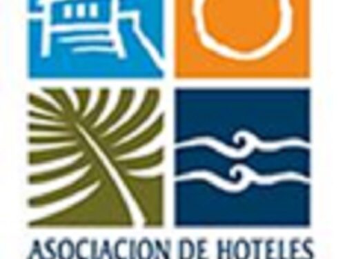 Toni Chaves refrenda su liderazgo y asume nuevo mandato al frente de la hotelería en la Riviera Maya