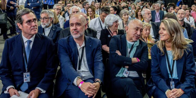 Banca, grandes almacenes y agencias de viajes buscan su propia subida salarial ante el bloqueo de la negociación colectiva