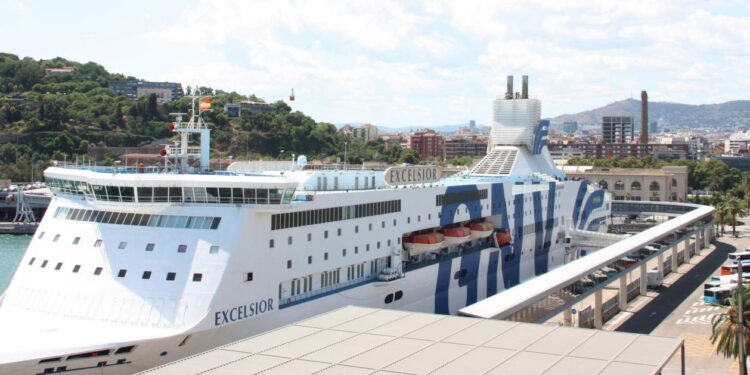 Barcelona propone subir de forma escalonada la tasa turística de los cruceros de escala