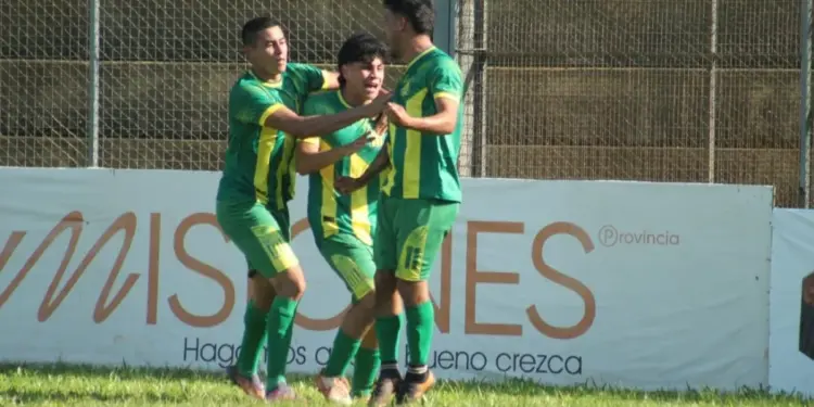Torneo Regional: Barrio Obrero sorprendió a Crucero y lo eliminó