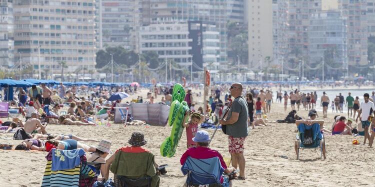 Imagen de archivo de turistas en Benidorm
