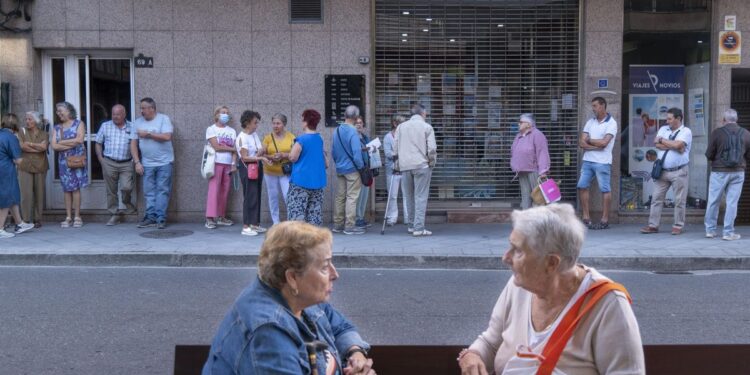 Colas, consultas y destinos: así arrancan los viajes del Imserso en Ourense