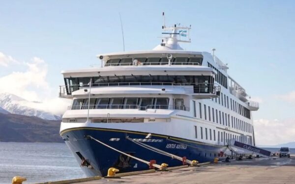 Con nuevo programa de obras y servicios arriban primeros cruceros de la temporada en Puerto de Ushuaia