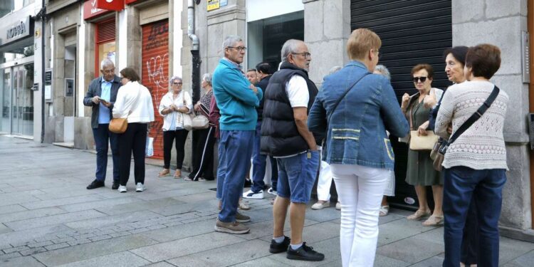Colas en las agencias de viaje de Lugo por las primeras plazas del Imserso