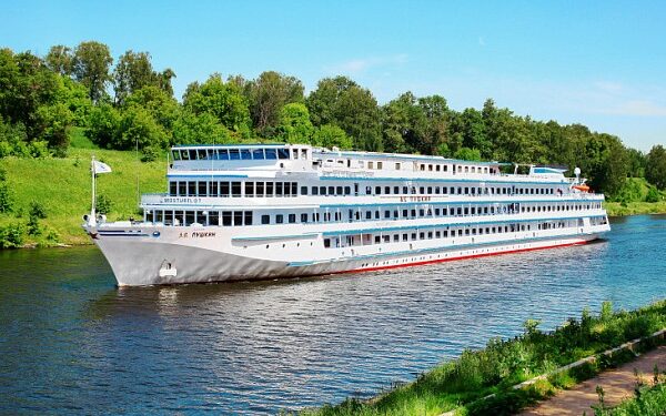 Mosturflot presenta cruceros de otoño con beneficios adicionales para personas mayores.