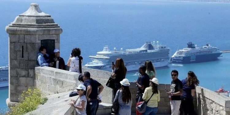 Cruceros, ciclovía, carreras... revolución de tráfico en Alicante para el fin de semana