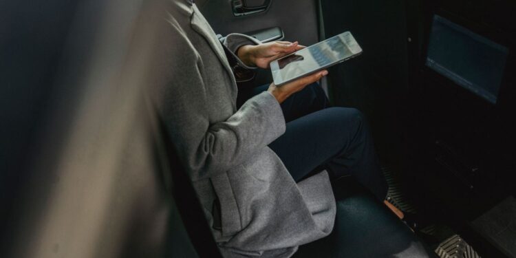 Tras despedir a 3.300 personas, el CEO de Uber afirma que las tarifas de sus viajes se reducirán