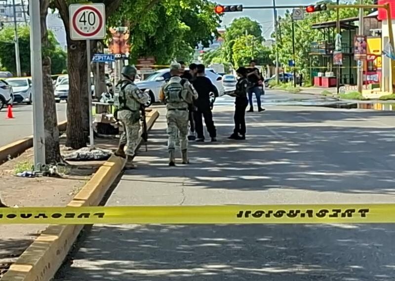 Atacan a balazos a limpiavidrios en un crucero de Culiacán