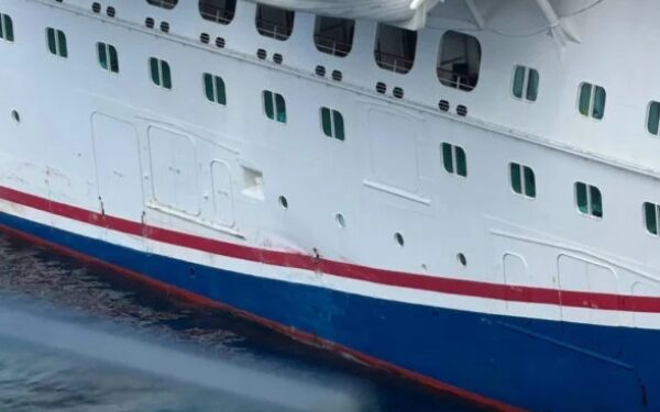 Carnival Breeze sufre daños menores al tocar muelle en Cozumel