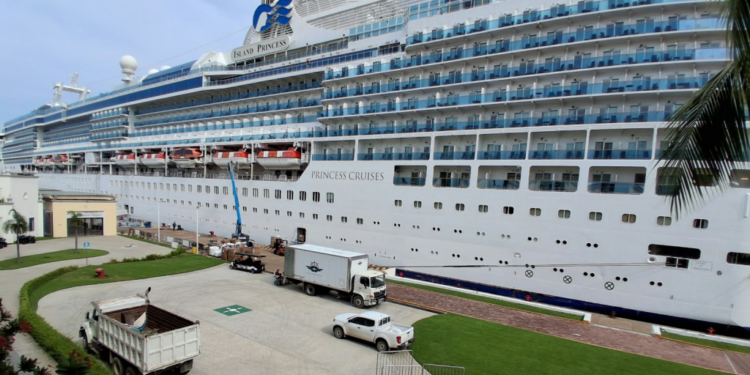 Huracán Polo, no impidió llegase el crucero Island Princess este jueves