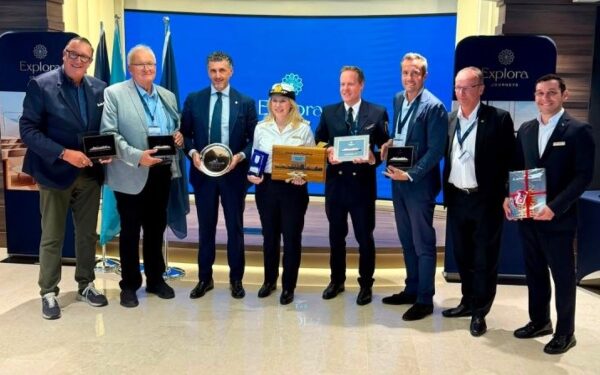 Puerto de Hamburgo recibe primera visita de tercer crucero de Explora Journeys