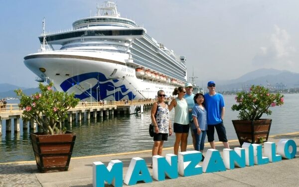 Puerto de Manzanillo recibe 36,6% más cruceristas que en mismos meses de 2025