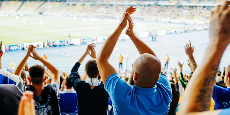 El fútbol lleva a los españoles a descubrir nuevos destinos