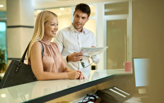 El sector servicios registra su mayor encarecimiento en cuatro años impulsado por el subidón de los hoteles